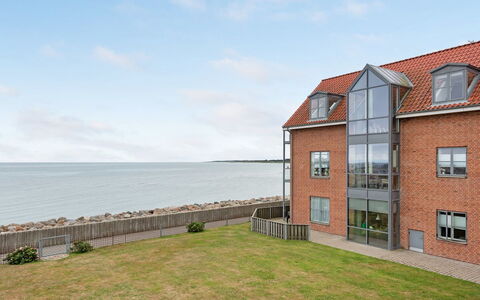 Femme - 15M from the Sea: Schwimmbad, Gartenmöbel, Möbel, Resort, Flagstone, Eco Hotel, Schatten, Stuhl, Freizeit, Estate