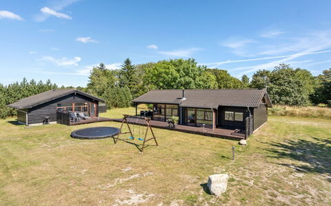 Sirpa - 1Km from the Sea: Möbel, Interior Design, Flooring, Holz, Fussboden, Decke, Holzboden, Stuhl, Tabelle, Beleuchtung