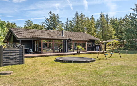 Sirpa - 1Km from the Sea: Möbel, Interior Design, Flooring, Holz, Fussboden, Decke, Holzboden, Stuhl, Tabelle, Beleuchtung
