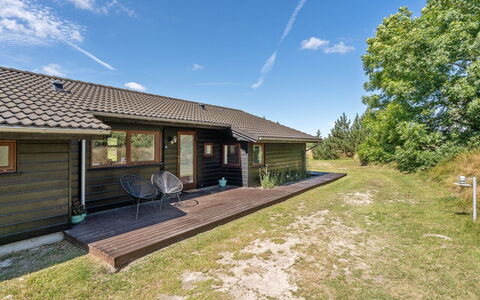 Sirpa - 1Km from the Sea: Möbel, Interior Design, Flooring, Holz, Fussboden, Decke, Holzboden, Stuhl, Tabelle, Beleuchtung