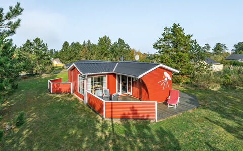 Hilleborg - 100M from the Sea: Schwimmbad, Gartenmöbel, Möbel, Resort, Flagstone, Eco Hotel, Schatten, Stuhl, Freizeit, Estate