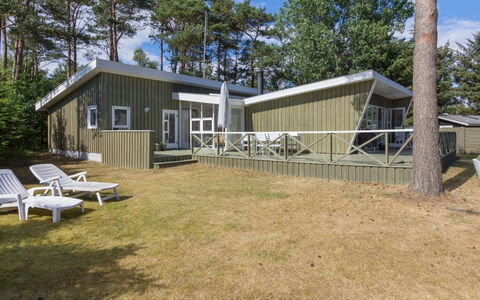 Hwelp - 200M from the Sea: Dach, Haus, Zuhause, Hütte, Tür, Abstellgleis, Deck, Veranda, Planke, Hartholz