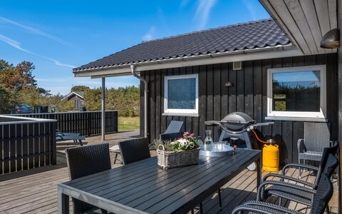 Lirim - 50M from the Sea: Dachdecken, Hütte, Haus, Dach, Zuhause, Bauernhaus, Hütte, Estate, Dorf