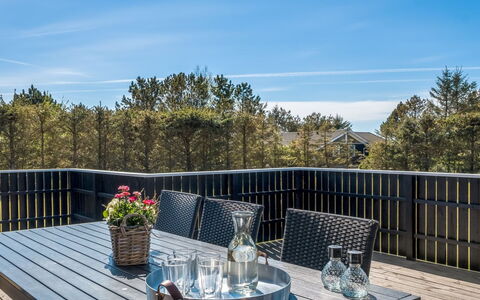 Lirim - 50M from the Sea: Dachdecken, Hütte, Haus, Dach, Zuhause, Bauernhaus, Hütte, Estate, Dorf