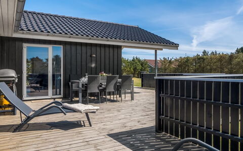 Lirim - 50M from the Sea: Dachdecken, Hütte, Haus, Dach, Zuhause, Bauernhaus, Hütte, Estate, Dorf