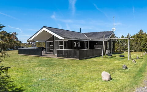 Lirim - 50M from the Sea: Dachdecken, Hütte, Haus, Dach, Zuhause, Bauernhaus, Hütte, Estate, Dorf