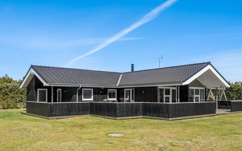 Lirim - 50M from the Sea: Dachdecken, Hütte, Haus, Dach, Zuhause, Bauernhaus, Hütte, Estate, Dorf