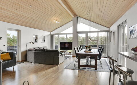 Lirim - 50M from the Sea: Holz, Decke, Flooring, Interior Design, Fussboden, Möbel, Couch, Wohnzimmer, Zuhause, Holzboden