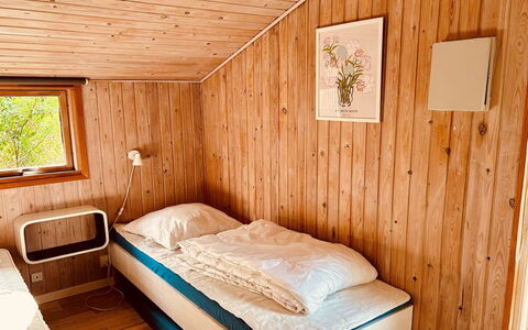 Joosua - 400M from the Sea: Interior Design, Flooring, Möbel, Fussboden, Wand, Holz, Bett, Schlafzimmer, Zimmer, Decke