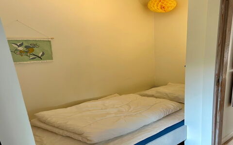 Joosua - 400M from the Sea: Bett, Schlafzimmer, Holz, Fussboden, Interior Design, Flooring, Bettdecke, Bedding, Bettrahmen, Möbel