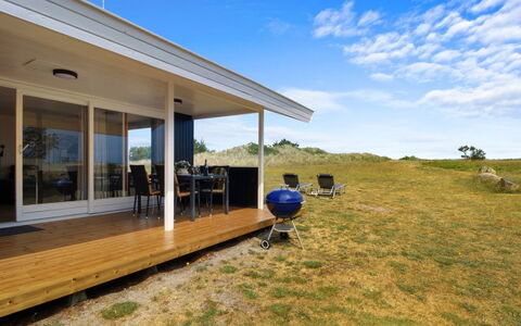 Berndt - 50M from the Sea: Möbel, Interior Design, Flooring, Holz, Fussboden, Decke, Holzboden, Stuhl, Tabelle, Beleuchtung