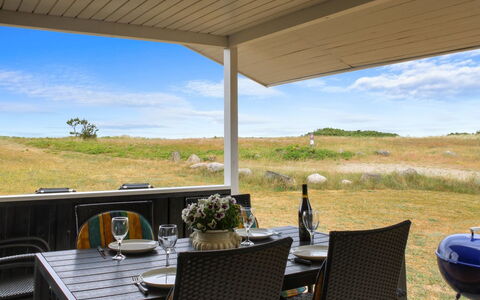 Berndt - 50M from the Sea: Möbel, Interior Design, Flooring, Holz, Fussboden, Decke, Holzboden, Stuhl, Tabelle, Beleuchtung