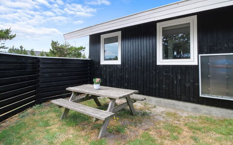 Berndt - 50M from the Sea: Möbel, Interior Design, Flooring, Holz, Fussboden, Decke, Holzboden, Stuhl, Tabelle, Beleuchtung