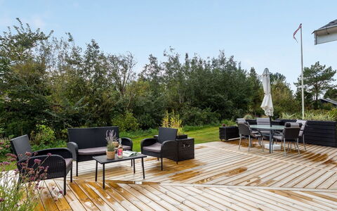 Ika - 600M from the Sea: Möbel, Holz, Holzboden, Gartenmöbel, Stuhl, Hartholz, Deck, Tisch Im Freien, Schatten, Garten