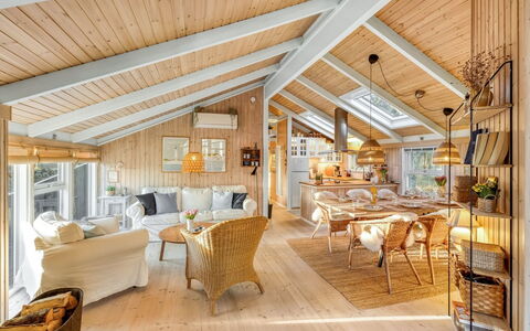 Berenice - 250M from the Sea: Dachdecken, Hütte, Haus, Dach, Zuhause, Bauernhaus, Hütte, Estate, Dorf