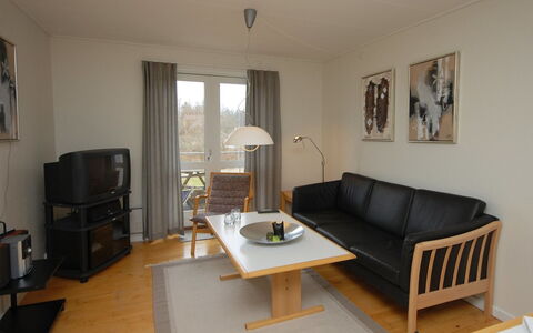 Runhild - 100M from the Sea: Möbel, Flooring, Interior Design, Fussboden, Holz, Tabelle, Zimmer, Wohnzimmer, Holzboden, Beleuchtung