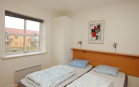 Runhild - 100M from the Sea: Wand, Holz, Interior Design, Fussboden, Wohnung, Flooring, Möbel, Zimmer, Bett, Decke