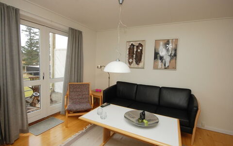 Runhild - 100M from the Sea: Möbel, Interior Design, Flooring, Fussboden, Wand, Holz, Couch, Wohnzimmer, Holzboden, Zimmer