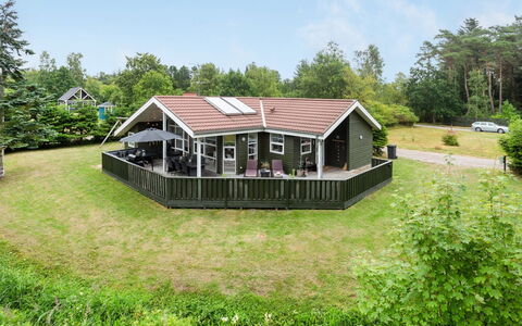Asgard - 500M from the Sea: Gras, Haus, Dach, Zuhause, Hütte, Strauch, Grundstueck, Ländliches Gebiet, Bauernhaus, Ground