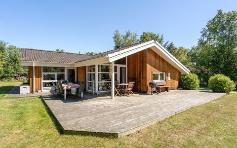 Milda - 1.9Km from the Sea: Schwimmbad, Gartenmöbel, Möbel, Resort, Flagstone, Eco Hotel, Schatten, Stuhl, Freizeit, Estate
