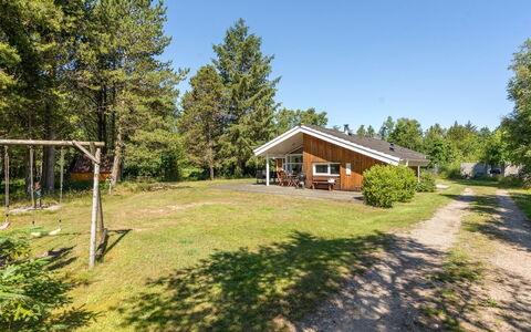 Milda - 1.9Km from the Sea: Schwimmbad, Gartenmöbel, Möbel, Resort, Flagstone, Eco Hotel, Schatten, Stuhl, Freizeit, Estate