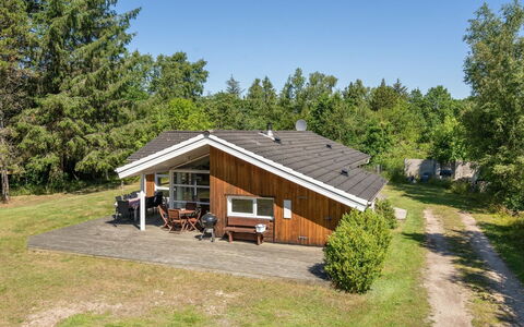 Milda - 1.9Km from the Sea: Schwimmbad, Gartenmöbel, Möbel, Resort, Flagstone, Eco Hotel, Schatten, Stuhl, Freizeit, Estate