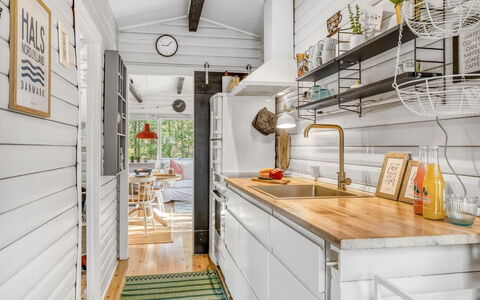 Susannah - from the Sea: Holz, Küche, Interior Design, Flooring, Möbel, Major Appliance, Holzboden, Küchengerät, Countertop, Cabinetry