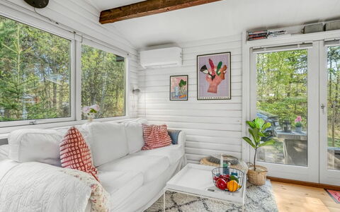 Susannah - from the Sea: Holz, Couch, Interior Design, Möbel, Wohnzimmer, Flooring, Zuhause, Dekokissen, Decke, Zimmer