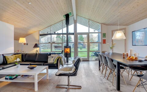 Elni - 900M from the Sea: Möbel, Interior Design, Flooring, Holz, Fussboden, Decke, Holzboden, Stuhl, Tabelle, Beleuchtung