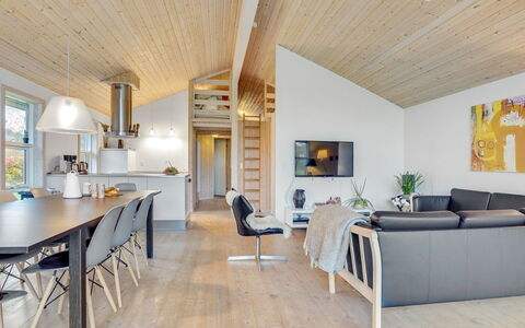Elni - 900M from the Sea: Möbel, Interior Design, Flooring, Holz, Fussboden, Decke, Holzboden, Stuhl, Tabelle, Beleuchtung