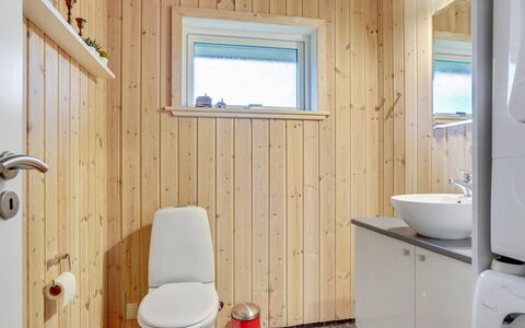 Elni - 900M from the Sea: Möbel, Interior Design, Flooring, Holz, Fussboden, Decke, Holzboden, Stuhl, Tabelle, Beleuchtung