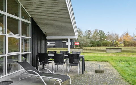 Elni - 900M from the Sea: Möbel, Interior Design, Flooring, Holz, Fussboden, Decke, Holzboden, Stuhl, Tabelle, Beleuchtung