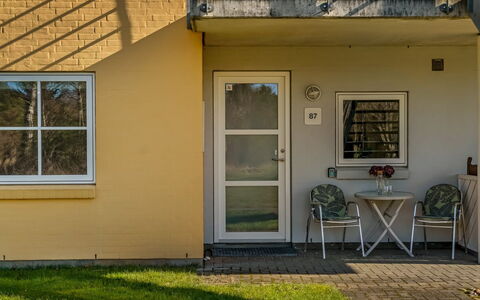 Jyrki - 100M from the Sea: Tür, Garten, Estate, Balkon, Abstellgleis, Veranda, Auffahrt, Hinterhof, Gartenmöbel, Home Door