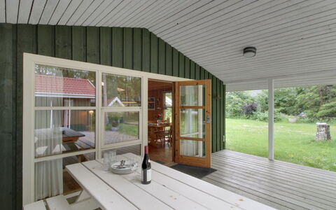 Gerasim - 400M from the Sea: Holz, Decke, Flooring, Möbel, Fussboden, Interior Design, Hartholz, Veranda, Tür, Holzbeize