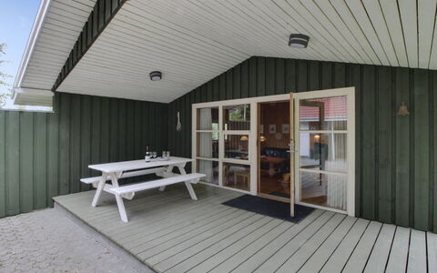 Gerasim - 400M from the Sea: Holz, Decke, Flooring, Fussboden, Interior Design, Möbel, Zuhause, Hartholz, Holzboden, Tür