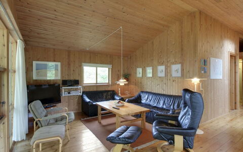 Gerasim - 400M from the Sea: Holz, Decke, Interior Design, Zimmer, Zuhause, Fussboden, Hütte, Hartholz, Light Fixture, Blockhaus