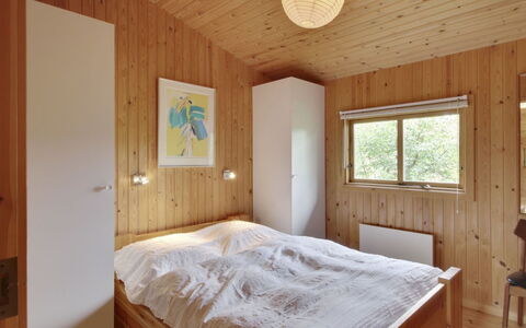Gerasim - 400M from the Sea: Holz, Interior Design, Decke, Flooring, Fussboden, Schlafzimmer, Zimmer, Bett, Hartholz, Zuhause