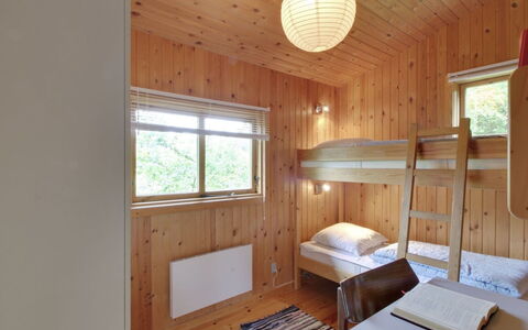 Gerasim - 400M from the Sea: Holz, Decke, Interior Design, Flooring, Fussboden, Schlafzimmer, Holzbeize, Hartholz, Bett, Zimmer