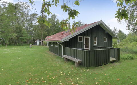 Gerasim - 400M from the Sea: Gras, Haus, Hütte, Dach, Zuhause, Grundstueck, Ländliches Gebiet, Abstellgleis, Ground, Schuppen