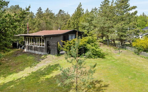Siljan - from the Sea: Dach, Haus, Zuhause, Hütte, Abstellgleis, Estate, Auffahrt, Gartenbauten, Garten, Schuppen