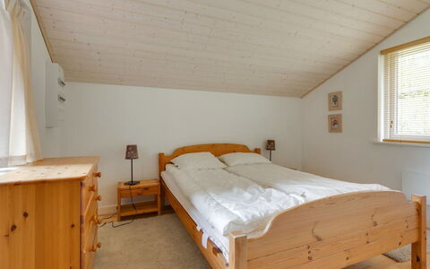 Eina - 250M from the Sea: Holz, Holzbeize, Planke, Hartholz, Hütte, Deck, Abstellgleis, Schatten, Holzboden, Gartenbauten