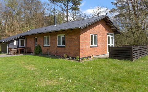Eina - 250M from the Sea: Dachdecken, Hütte, Haus, Dach, Zuhause, Bauernhaus, Hütte, Estate, Dorf