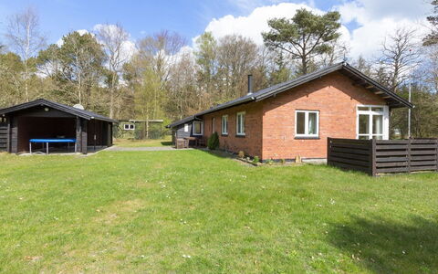 Eina - 250M from the Sea: Dachdecken, Hütte, Haus, Dach, Zuhause, Bauernhaus, Hütte, Estate, Dorf