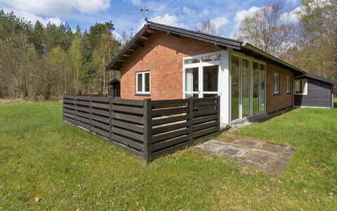 Eina - 250M from the Sea: Dachdecken, Hütte, Haus, Dach, Zuhause, Bauernhaus, Hütte, Estate, Dorf