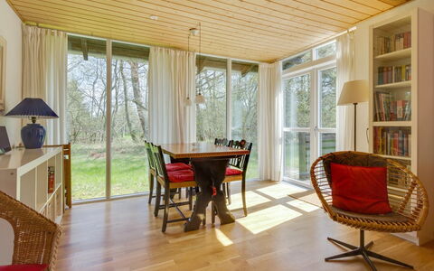 Eina - 250M from the Sea: Dachdecken, Hütte, Haus, Dach, Zuhause, Bauernhaus, Hütte, Estate, Dorf