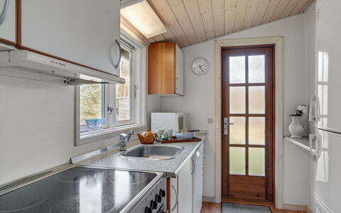 Herly - 50M from the Sea: Wohngebiet, Dach, Vorort, Auffahrt, Estate, Kamin