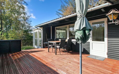 Herly - 50M from the Sea: Wohngebiet, Dach, Vorort, Auffahrt, Estate, Kamin