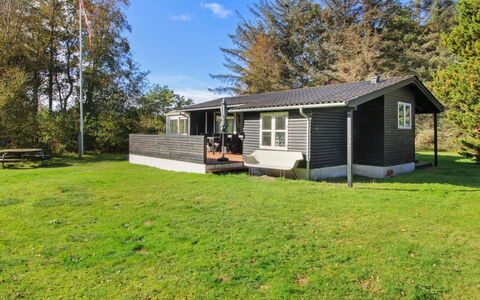 Herly - 50M from the Sea: Wohngebiet, Dach, Vorort, Auffahrt, Estate, Kamin