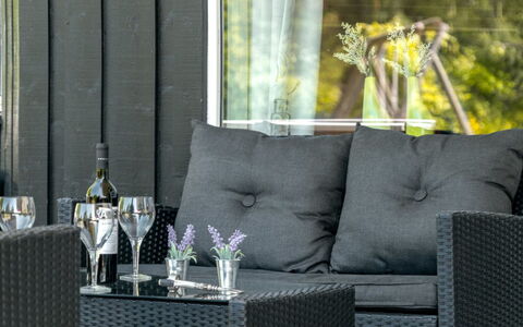 Esaline - 400M from the Sea: Möbel, Interior Design, Stuhl, Flooring, Tabelle, Resort, Fussboden, Decke, Zimmer, Eco Hotel
