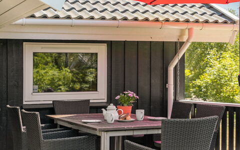 Esaline - 400M from the Sea: Möbel, Interior Design, Stuhl, Flooring, Tabelle, Resort, Fussboden, Decke, Zimmer, Eco Hotel